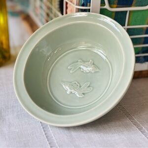 GREEN SALE 🍀 Vintage MMA replica of a Chinese Longquan celadon 'twin fish' bowl.
